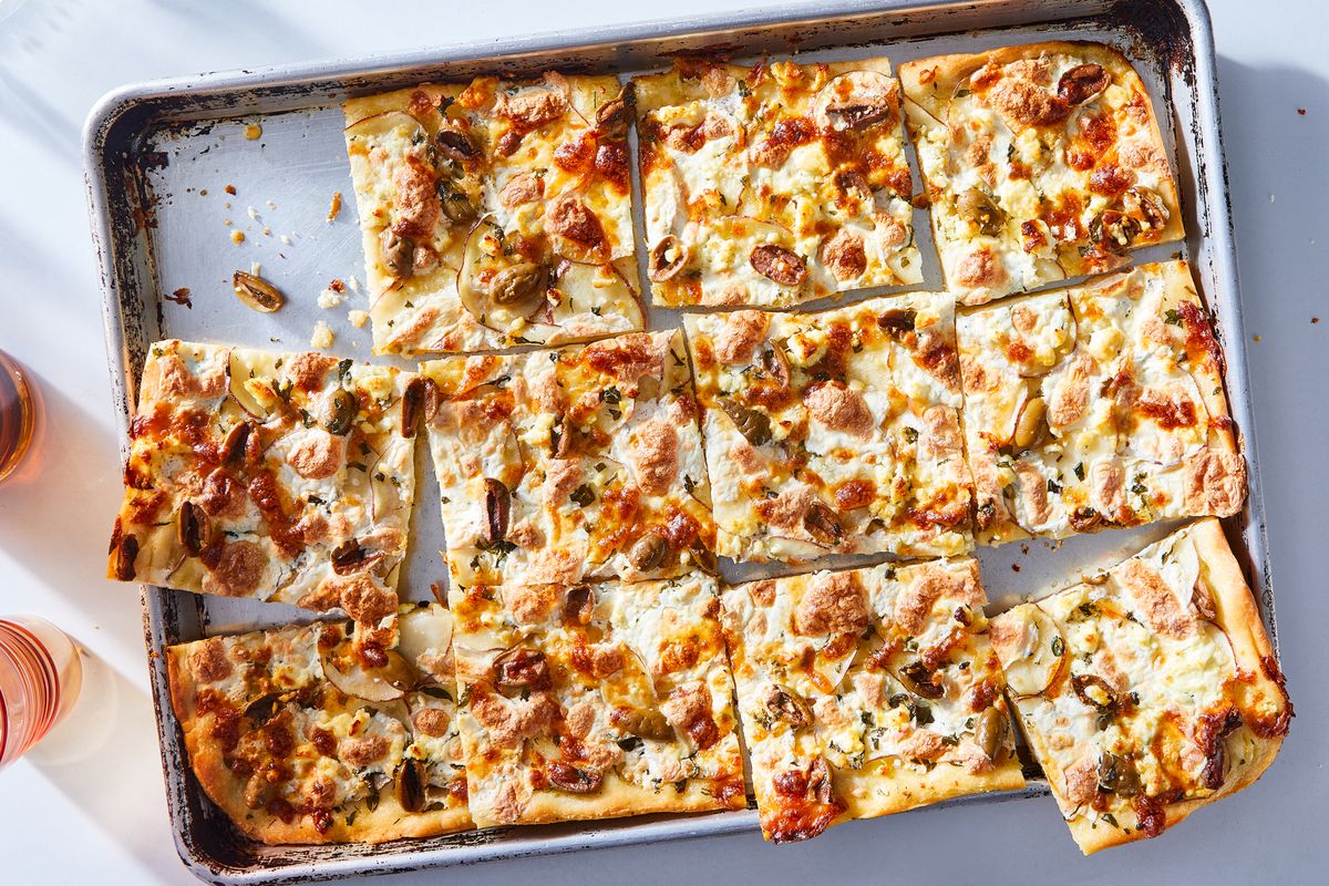 How To Reheat Leftover Pizza within the Oven, Air Fryer, & Extra