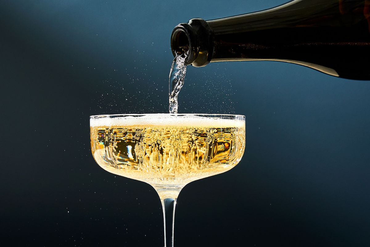 Finest Glowing Pure Wine & Champagne For Valentine’s Day