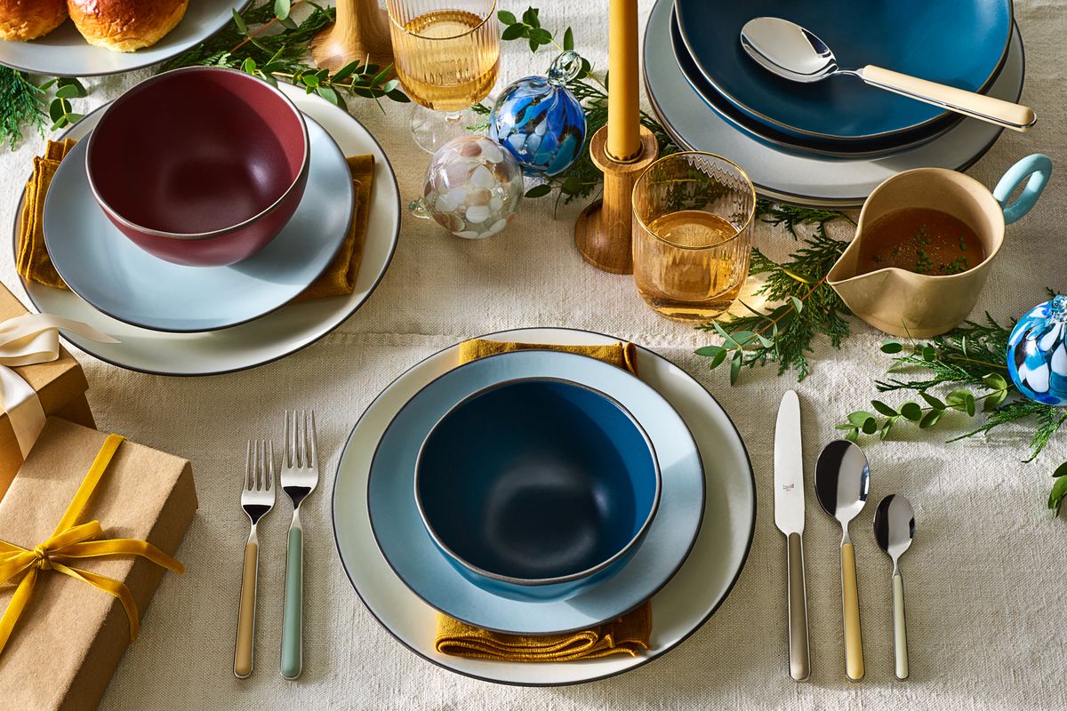 How one can Set a Desk for Any Dinner Event from Informal to Formal